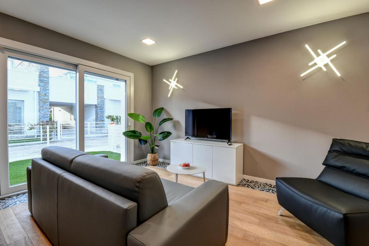 Villette Dolci Luxury Homes 佩斯基耶拉德加达 外观 照片